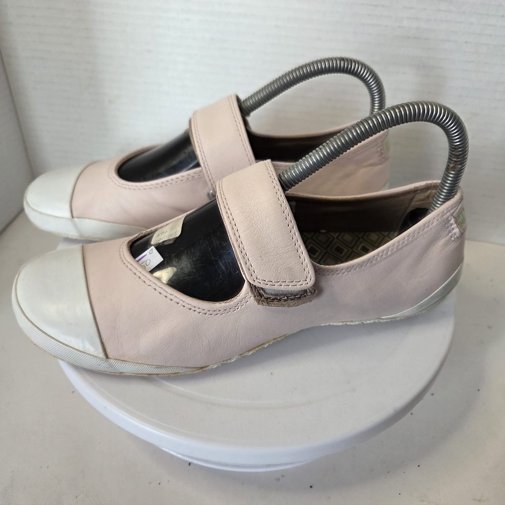 Converse Women's Chuck Taylor Pale Pink Leather Mary Jane Sneakers 7.5